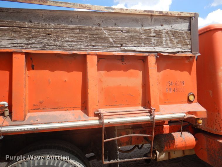 image for item DK8187 1980 International 1754  dump truck