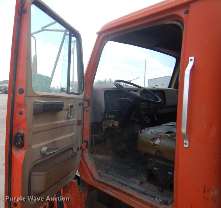 image for item DK8187 1980 International 1754  dump truck