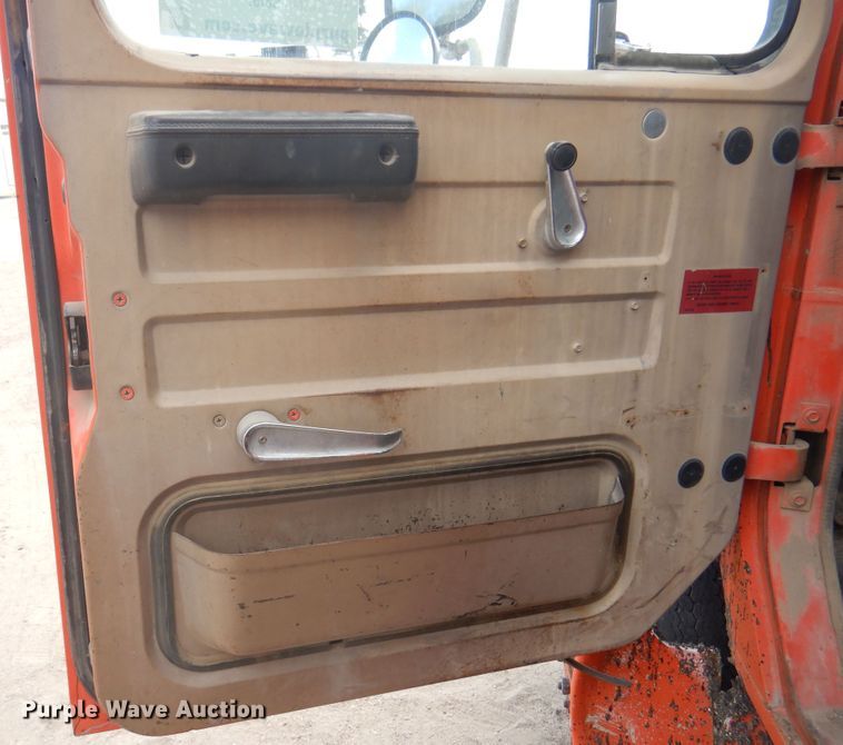image for item DK8187 1980 International 1754  dump truck