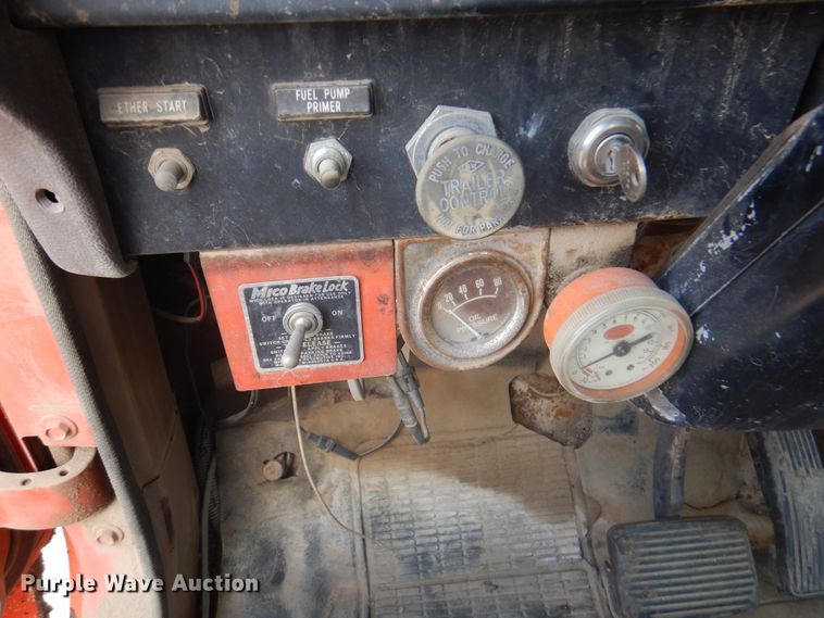 image for item DK8187 1980 International 1754  dump truck