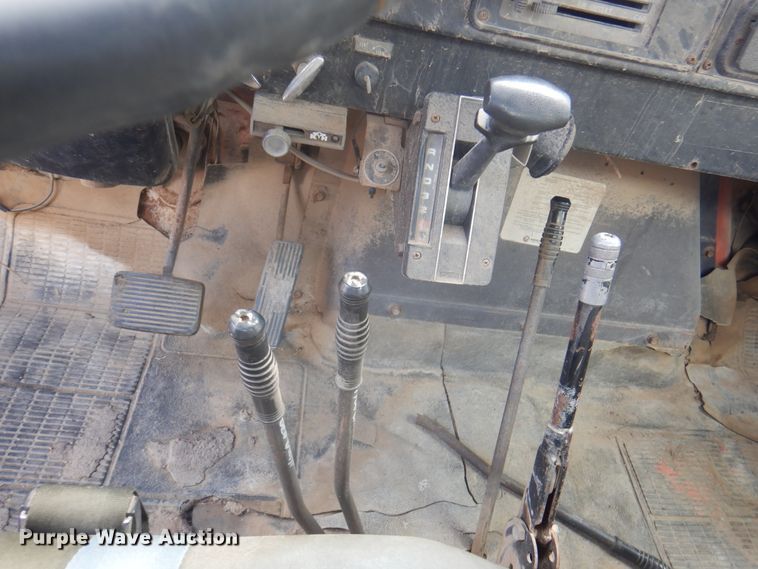 image for item DK8187 1980 International 1754  dump truck