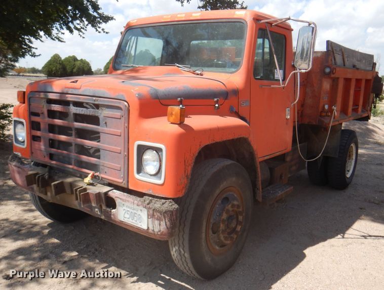 image for item DK8189 1984 International 1754  dump truck