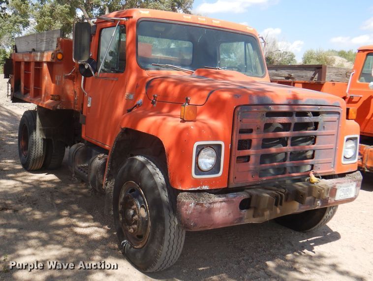 image for item DK8189 1984 International 1754  dump truck
