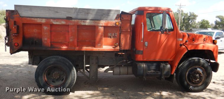 image for item DK8189 1984 International 1754  dump truck