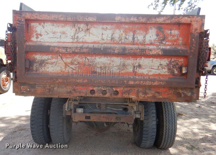image for item DK8189 1984 International 1754  dump truck