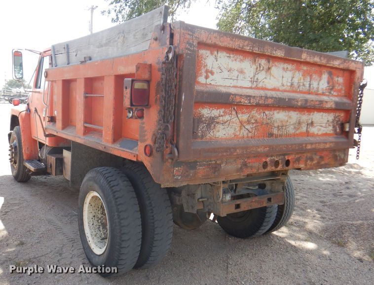 image for item DK8189 1984 International 1754  dump truck