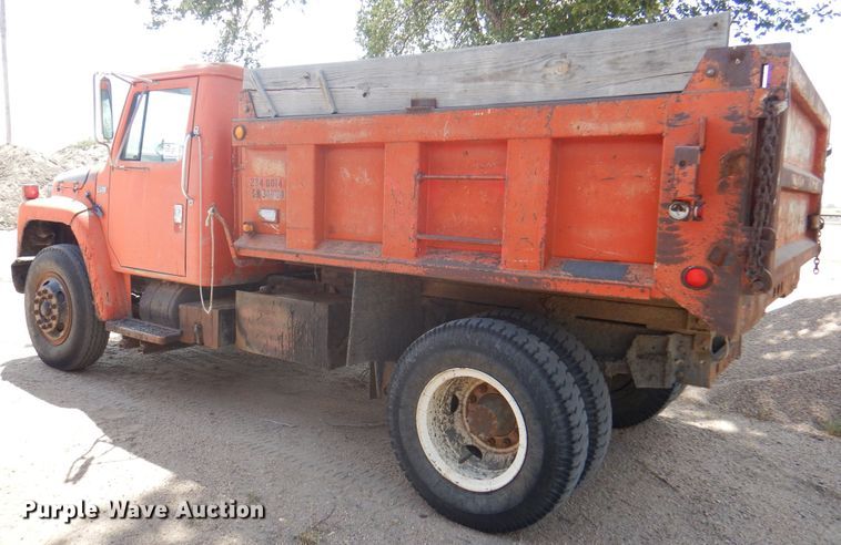 image for item DK8189 1984 International 1754  dump truck
