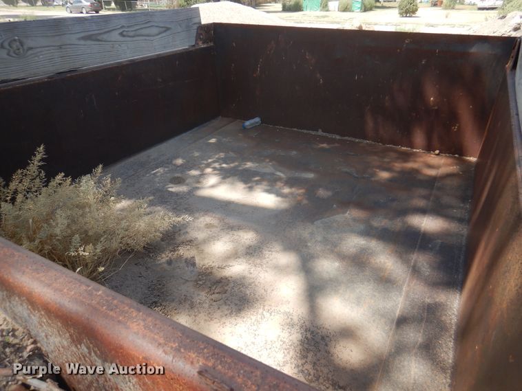 image for item DK8189 1984 International 1754  dump truck