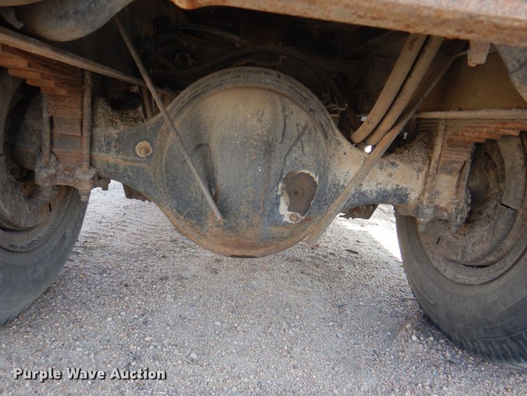 image for item DK8189 1984 International 1754  dump truck