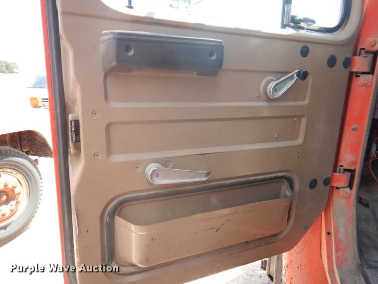 image for item DK8189 1984 International 1754  dump truck