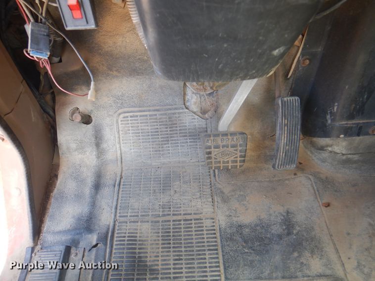 image for item DK8189 1984 International 1754  dump truck