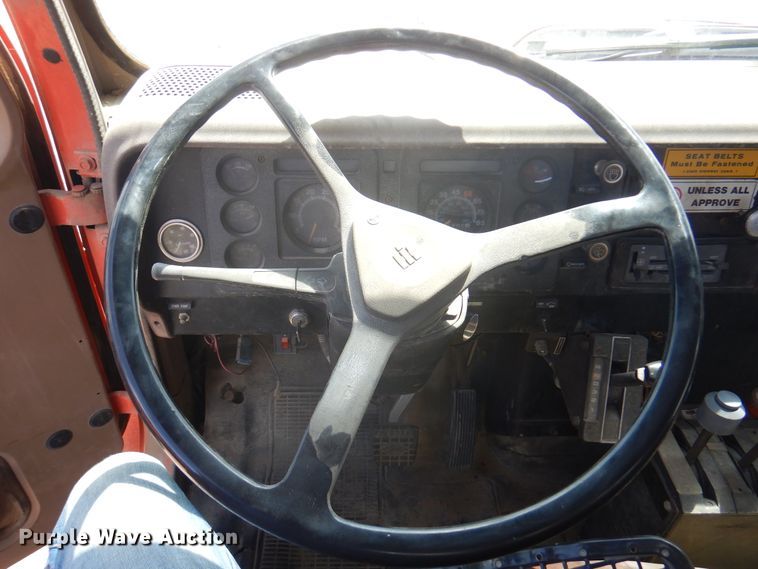 image for item DK8189 1984 International 1754  dump truck