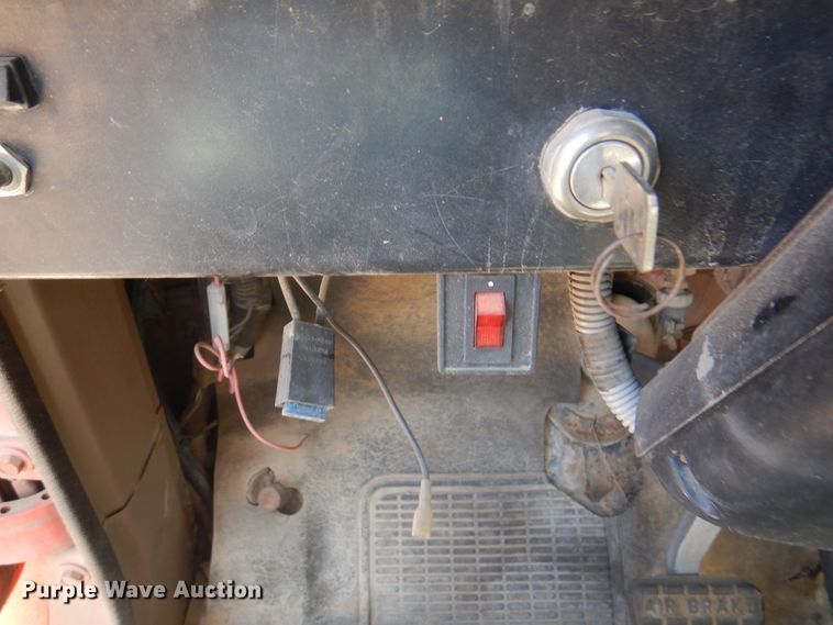 image for item DK8189 1984 International 1754  dump truck