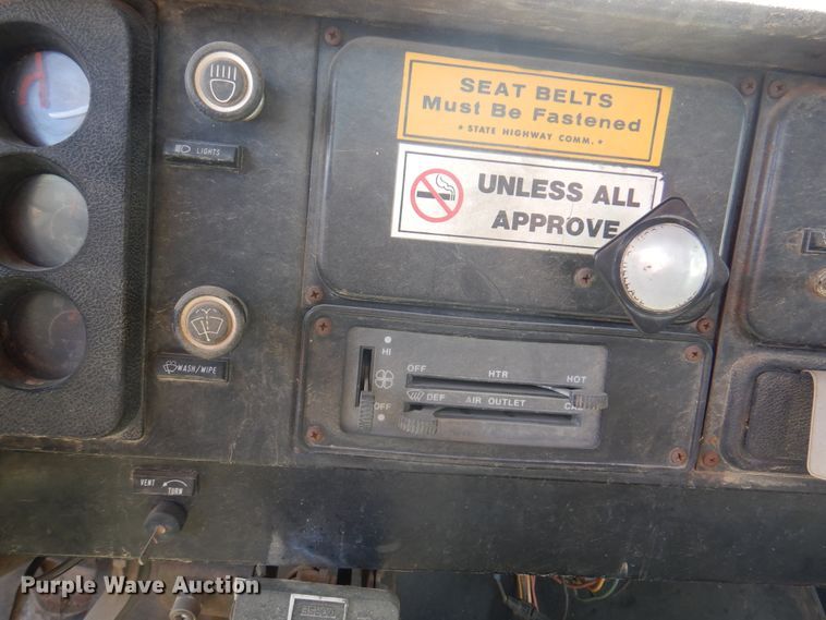 image for item DK8189 1984 International 1754  dump truck