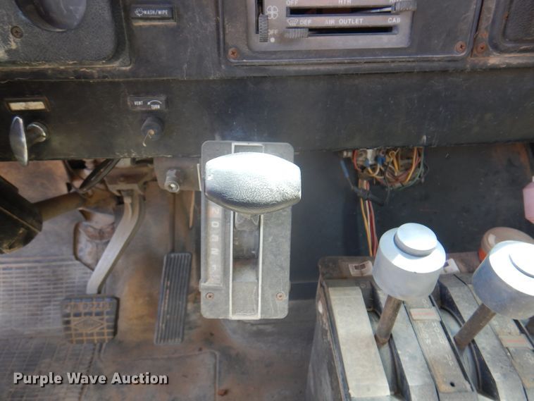 image for item DK8189 1984 International 1754  dump truck