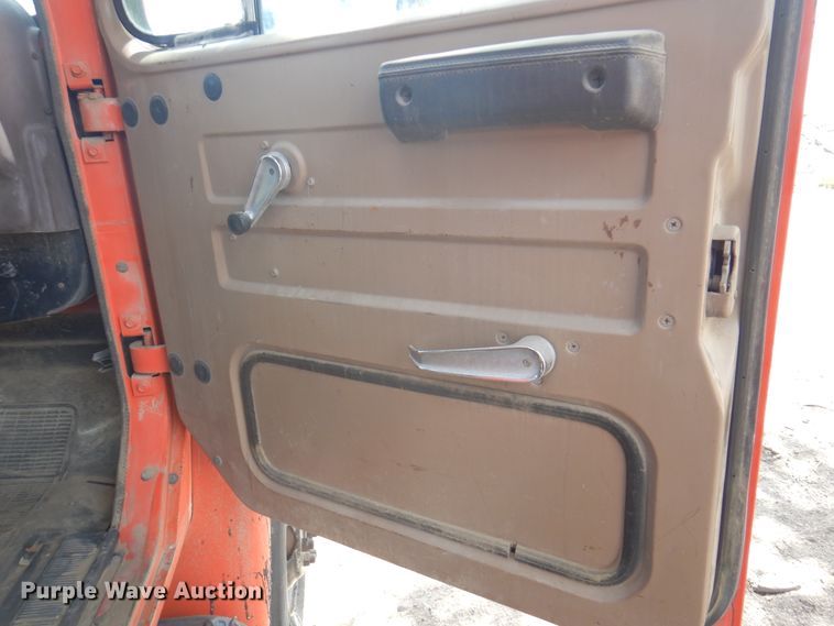 image for item DK8189 1984 International 1754  dump truck