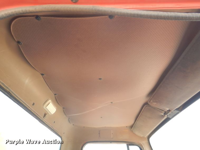 image for item DK8189 1984 International 1754  dump truck