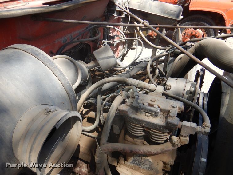 image for item DK8189 1984 International 1754  dump truck