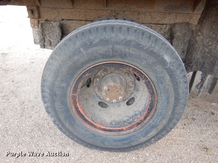 image for item DK8189 1984 International 1754  dump truck