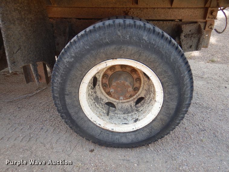 image for item DK8189 1984 International 1754  dump truck