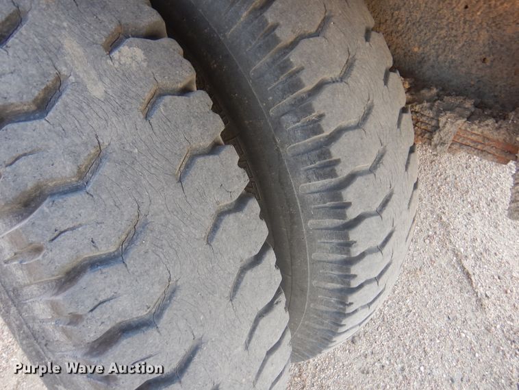 image for item DK8189 1984 International 1754  dump truck