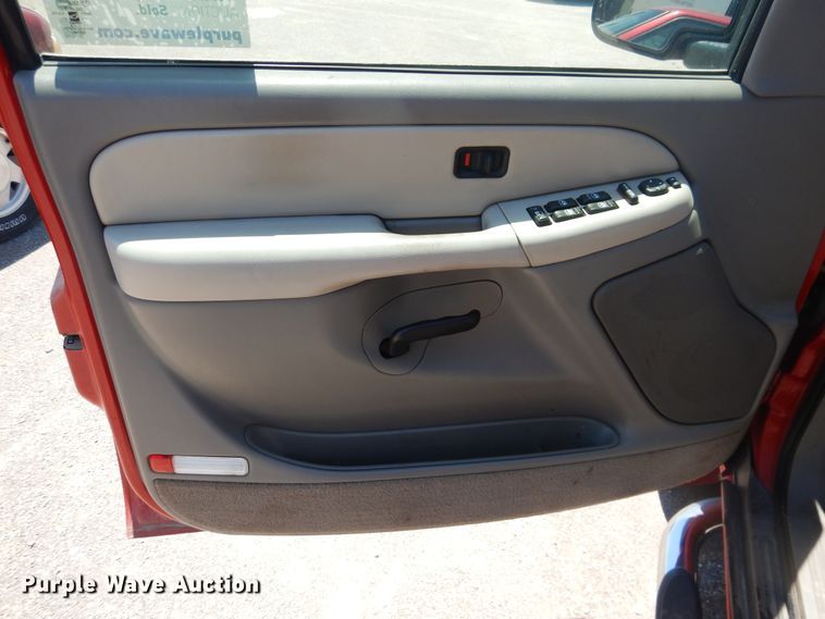 image for item DL0372 2001 Chevrolet Suburban  SUV