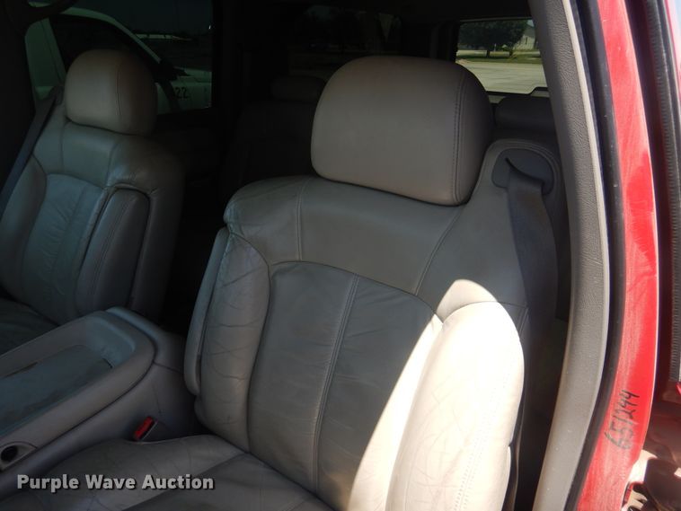 image for item DL0372 2001 Chevrolet Suburban  SUV