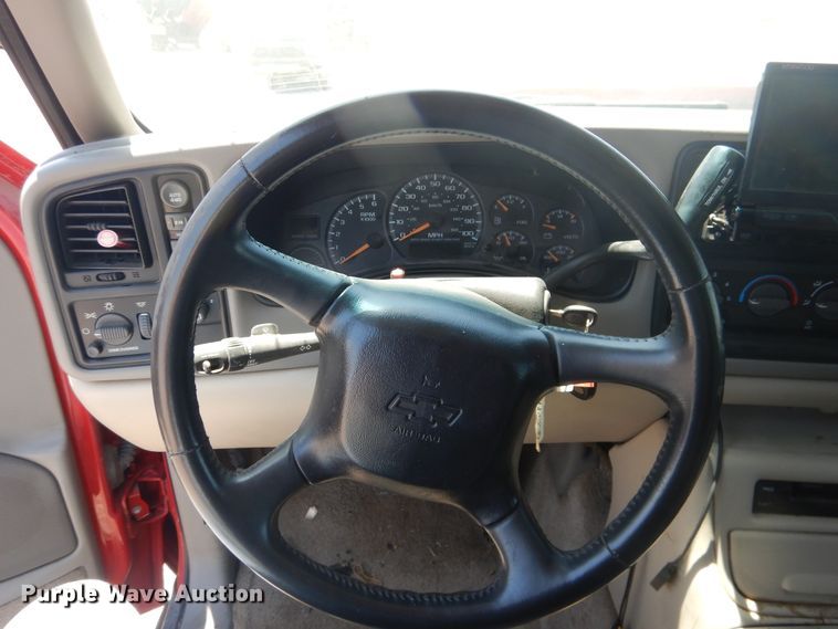 image for item DL0372 2001 Chevrolet Suburban  SUV