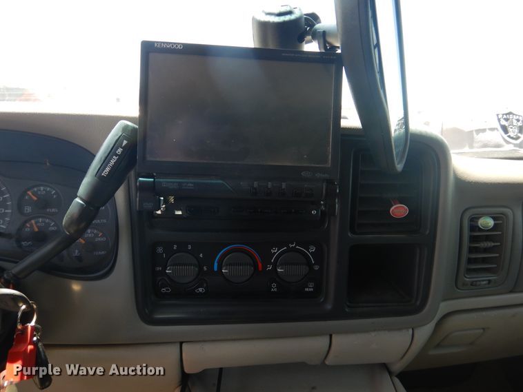 image for item DL0372 2001 Chevrolet Suburban  SUV