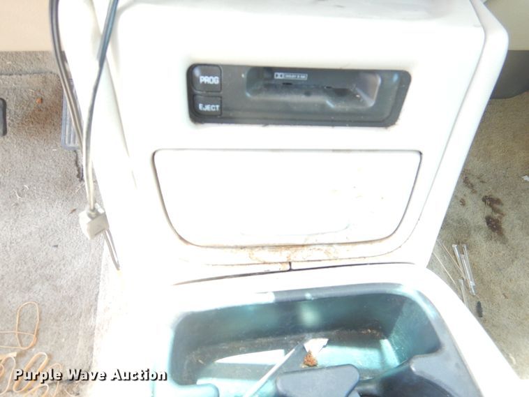 image for item DL0372 2001 Chevrolet Suburban  SUV