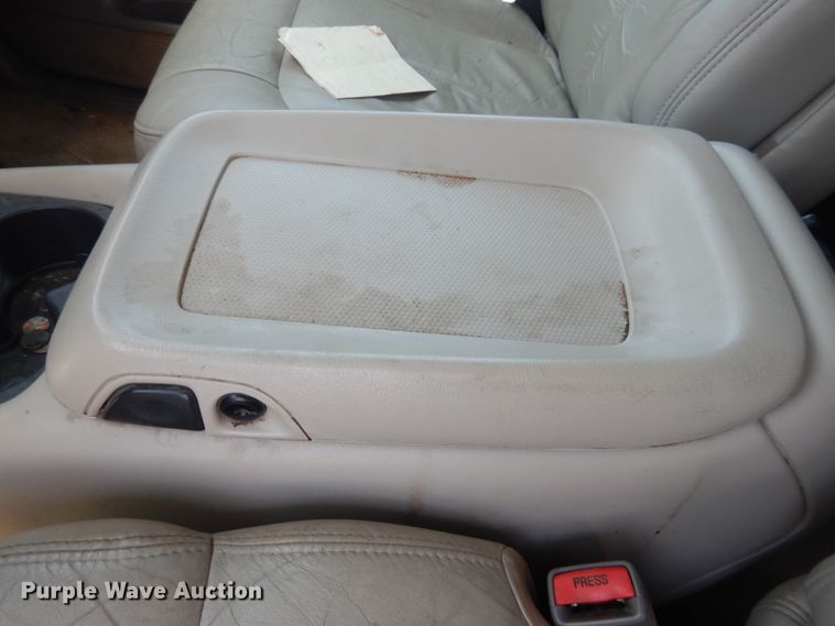 image for item DL0372 2001 Chevrolet Suburban  SUV