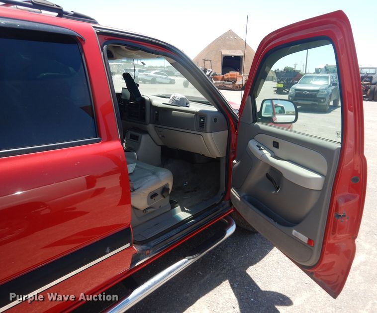 image for item DL0372 2001 Chevrolet Suburban  SUV