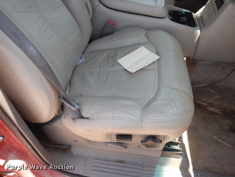 image for item DL0372 2001 Chevrolet Suburban  SUV