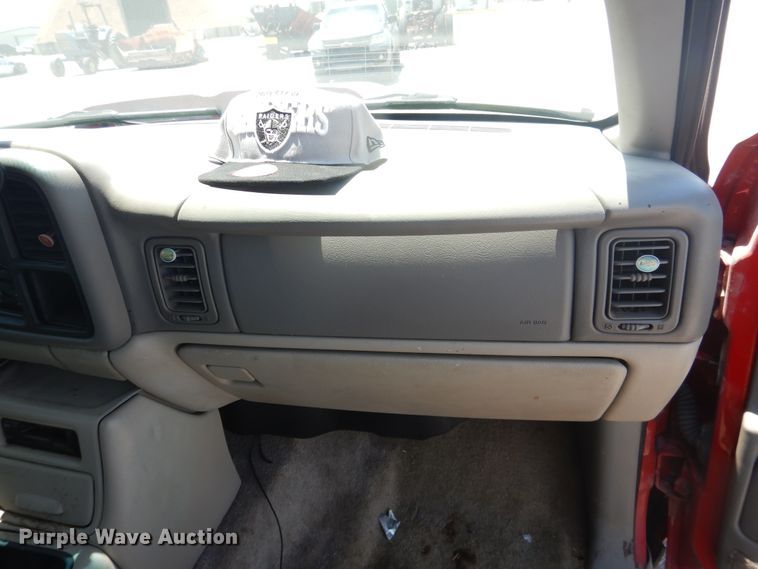 image for item DL0372 2001 Chevrolet Suburban  SUV