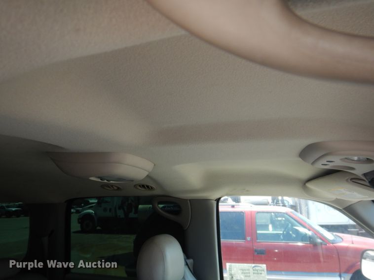 image for item DL0372 2001 Chevrolet Suburban  SUV