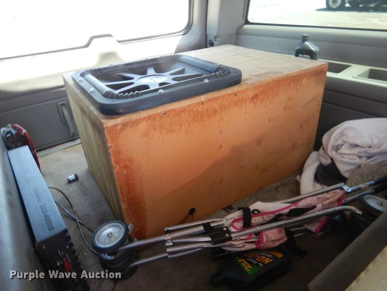 image for item DL0372 2001 Chevrolet Suburban  SUV