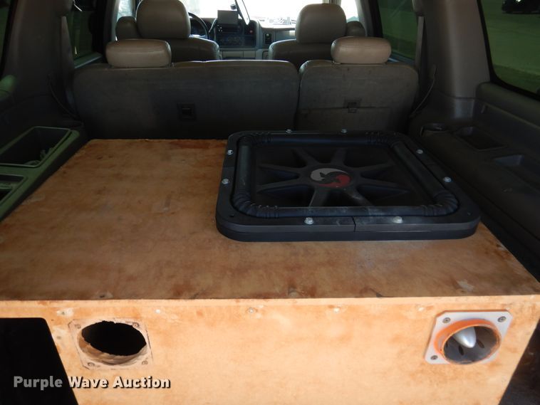 image for item DL0372 2001 Chevrolet Suburban  SUV