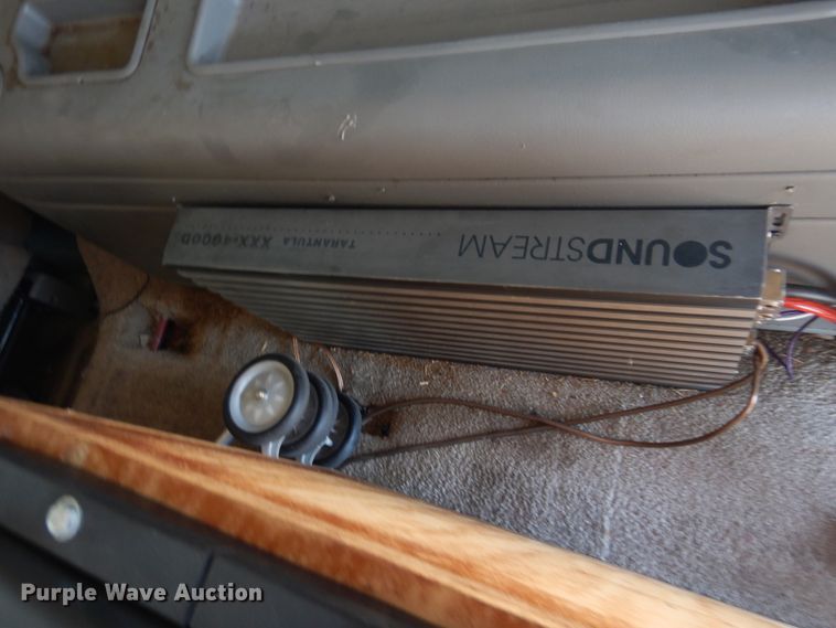 image for item DL0372 2001 Chevrolet Suburban  SUV