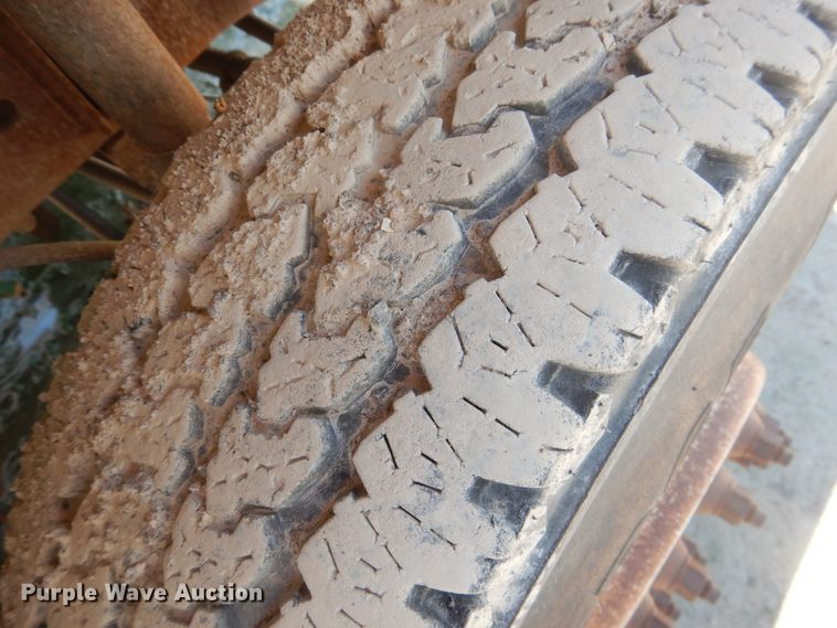 image for item DL0374 1996 Ford F450 Super Duty  dump flatbed truck