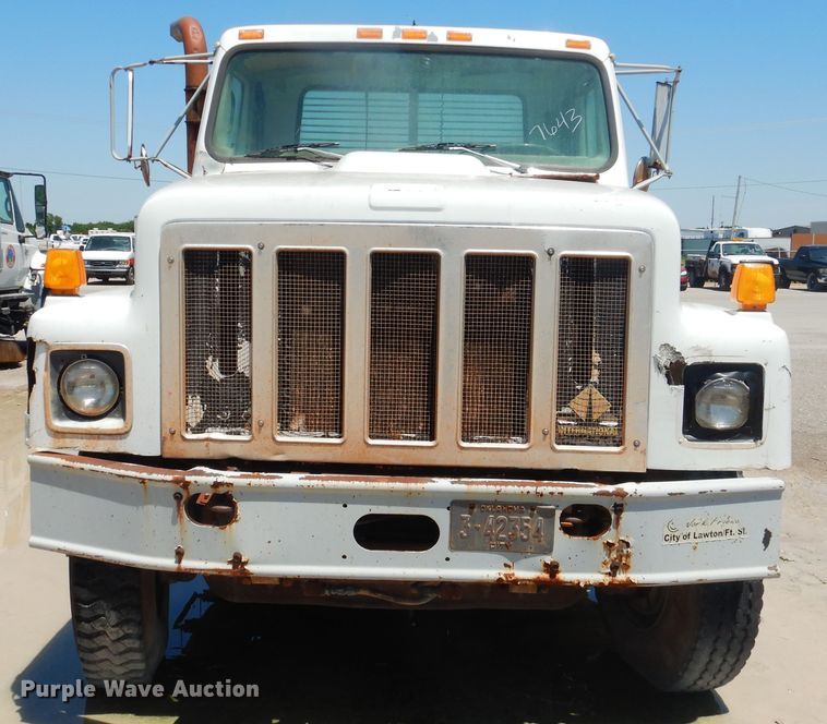 image for item DL0375 1997 International 2554  roll-off container truck