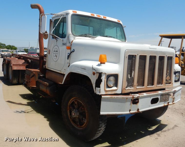 image for item DL0375 1997 International 2554  roll-off container truck