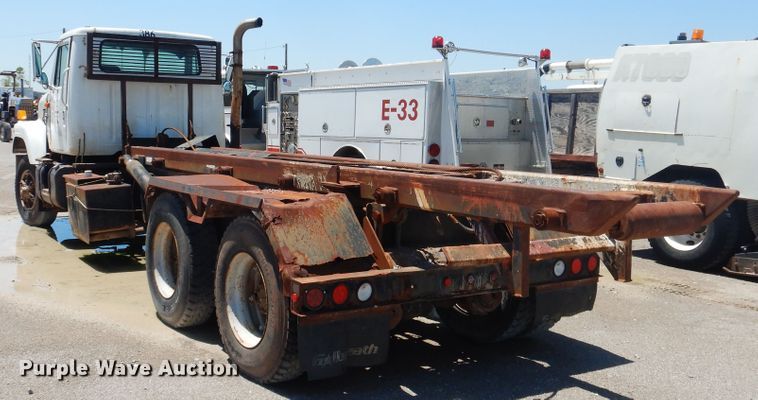 image for item DL0375 1997 International 2554  roll-off container truck