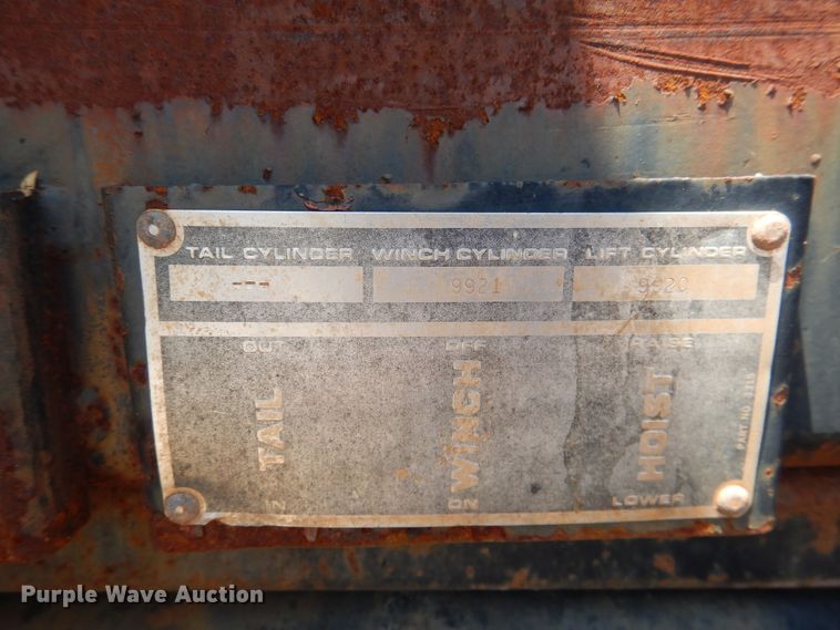 image for item DL0375 1997 International 2554  roll-off container truck