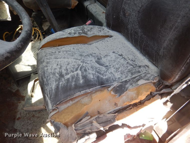 image for item DL0375 1997 International 2554  roll-off container truck