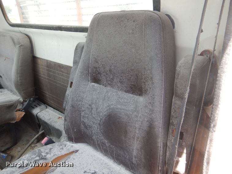 image for item DL0375 1997 International 2554  roll-off container truck