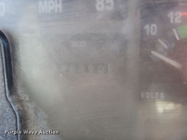 image for item DL0375 1997 International 2554  roll-off container truck