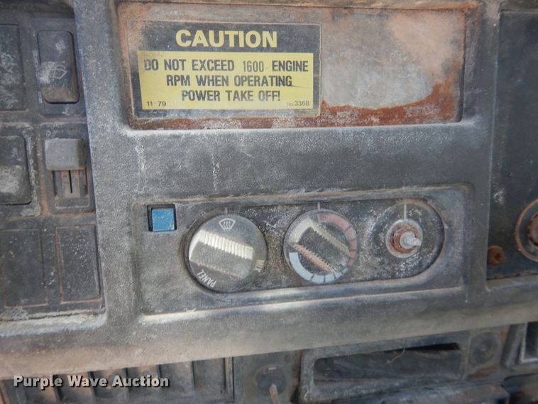 image for item DL0375 1997 International 2554  roll-off container truck