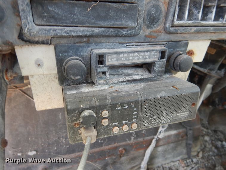 image for item DL0375 1997 International 2554  roll-off container truck