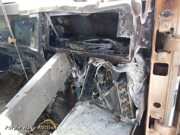 image for item DL0375 1997 International 2554  roll-off container truck