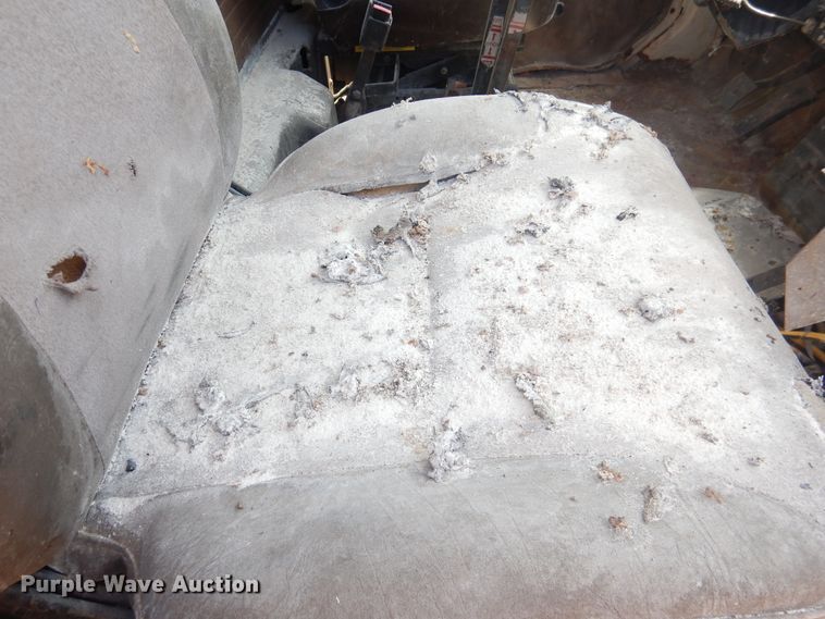 image for item DL0375 1997 International 2554  roll-off container truck